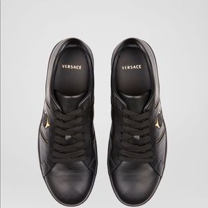 LOW TOP MARTIN LEATHER SNEAKERS-NEVER BEEN WORN